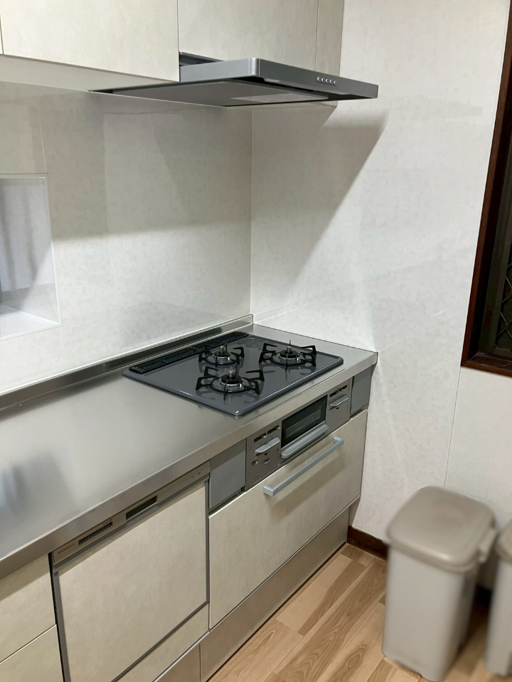 東京都小平市 キッチンリフォーム施工後 クリナップ ラクエラ コンロ周辺