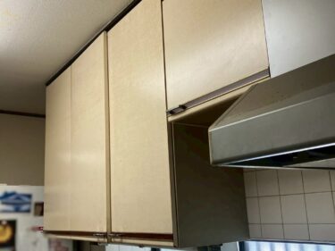 東京都小平市 キッチンリフォーム施工前 吊戸棚とレンジフード