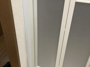 ユニットバス入口の折れ戸